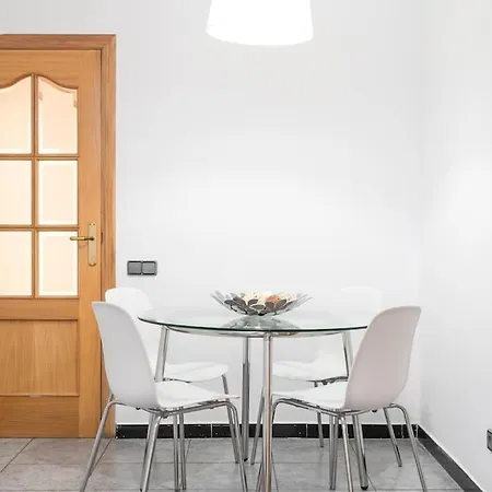 Cozy 2bdr In Sant Andreu Apartmán *