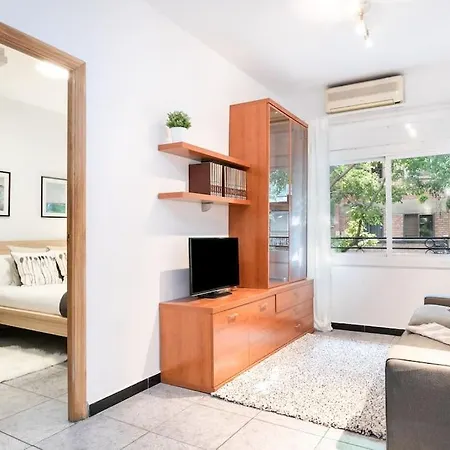 Cozy 2bdr In Sant Andreu Apartmán