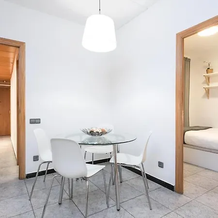 Cozy 2bdr In Sant Andreu Apartmán